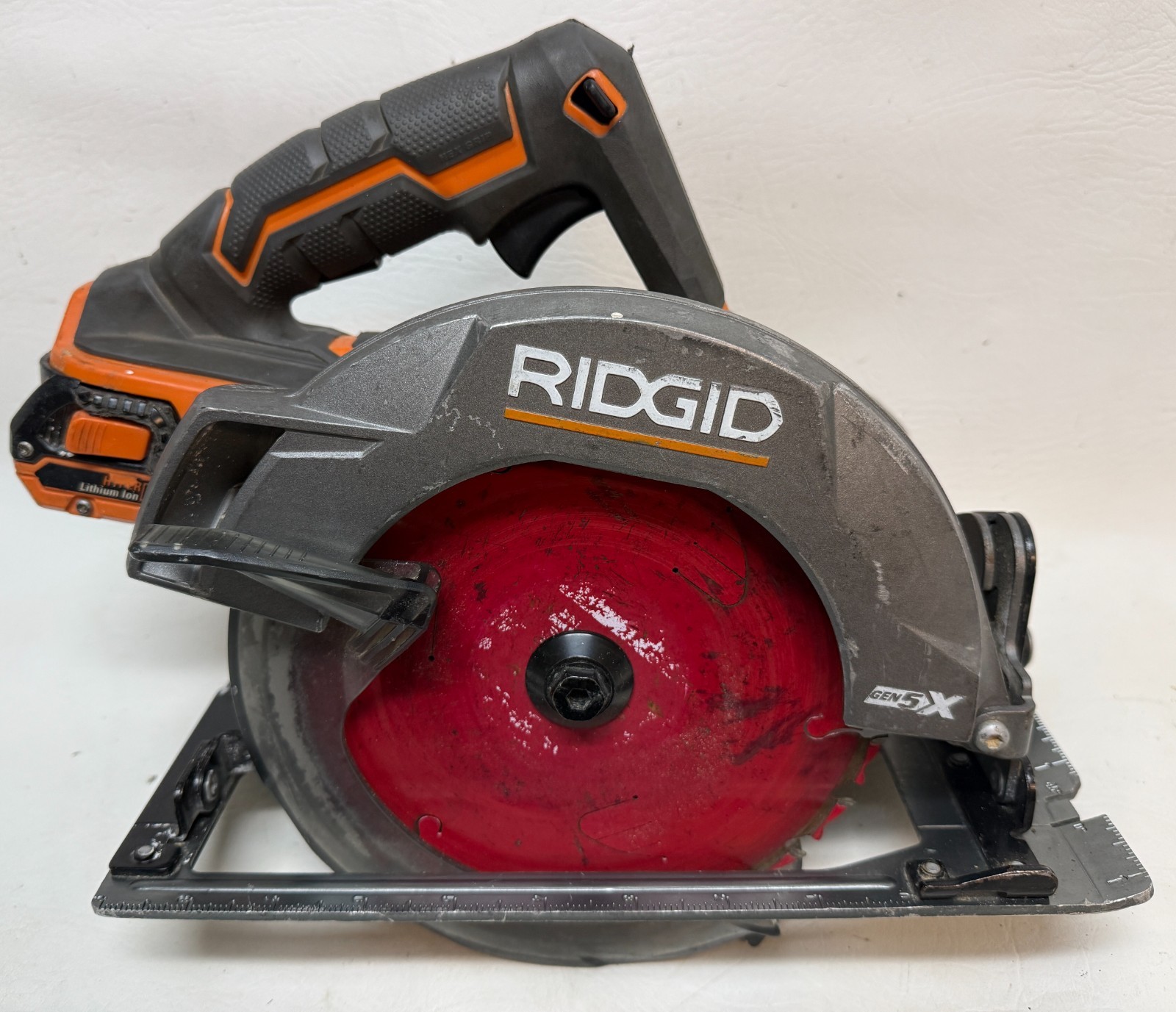 RIDGID R8652 18V Gen5X 7 1/4″ Cordless Circular Saw & R840085 Battery