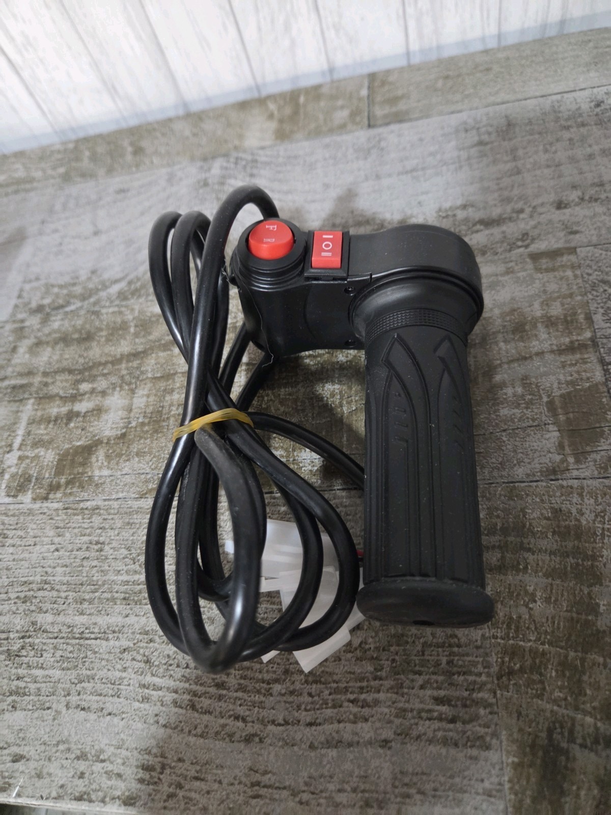 Three-speed Throttle: three speeds can be adjusted, low speed 50%, medium speed