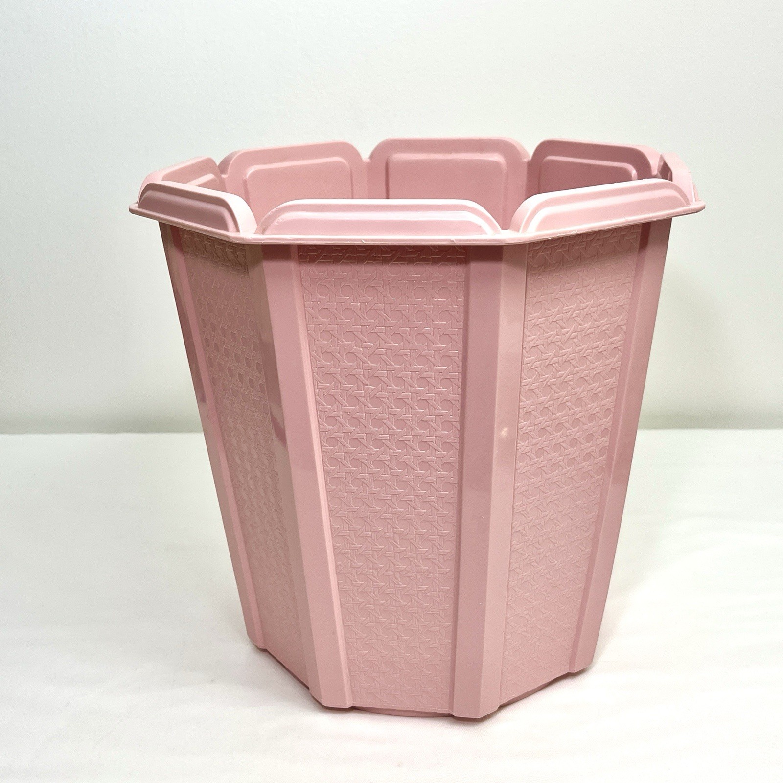 Rubbermaid Octagon Wastebasket Pink Trash Can 2945 Bathroom 10.5” tall Vintage