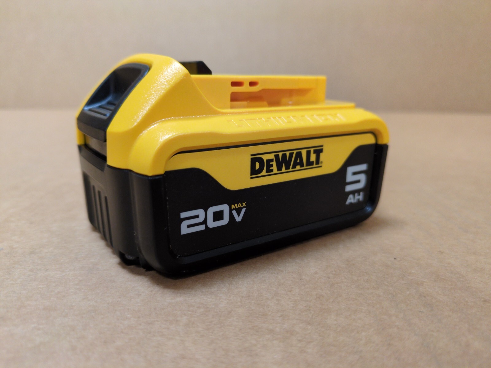 DEWALT DCB205 20V Li-Ion 5.0Ah Battery