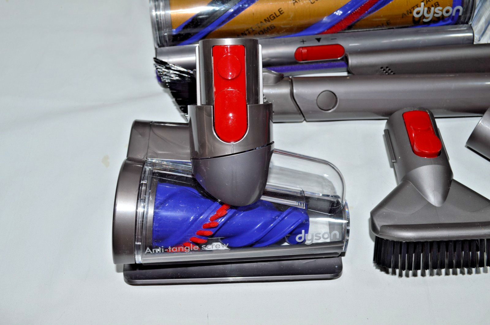 NWOB! Dyson V15 Cordless Stick Vacuum Cleaner w/ Accessories *SEE PICS*