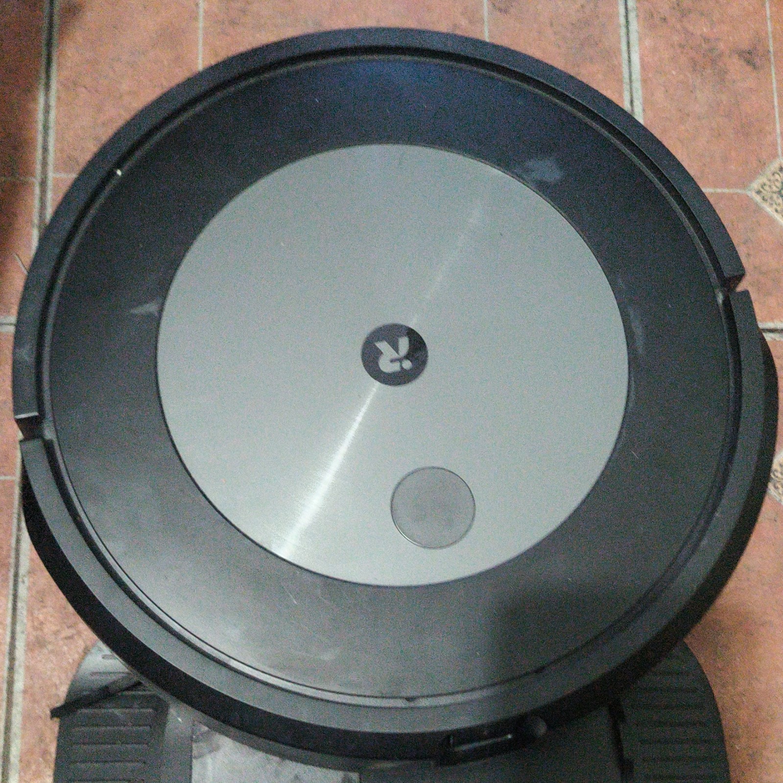 iRobot Roomba J7 WiFi Connected Smart Mapping Robot Cleaner Vacuum