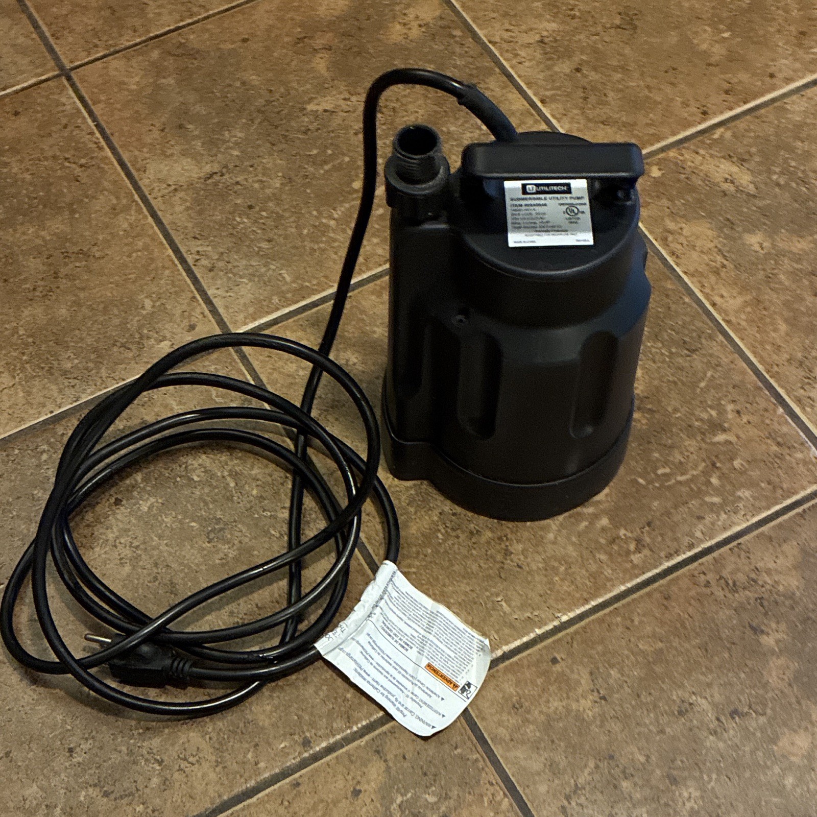 Utilitech Submersible Utility Pump 0955646 1/6 HP 115V 60Hz 3.0A