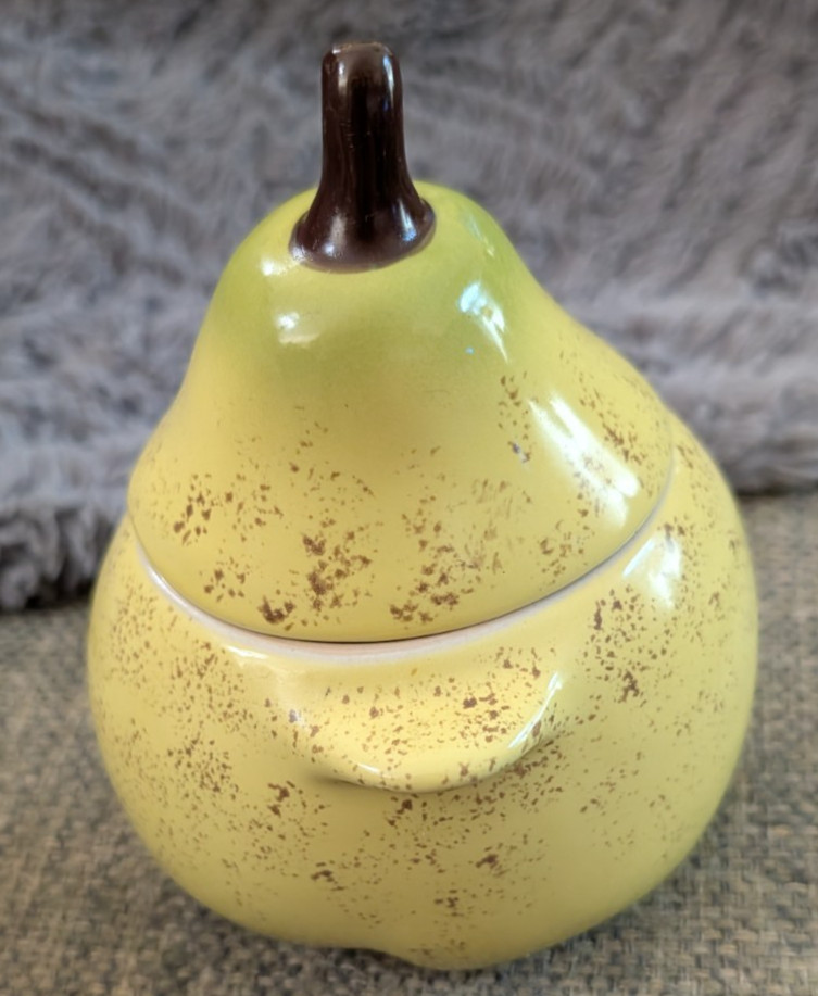 LE CREUSET Petite Pear cocotte Stoneware Ramekin 12oz 355ml no Box Japan