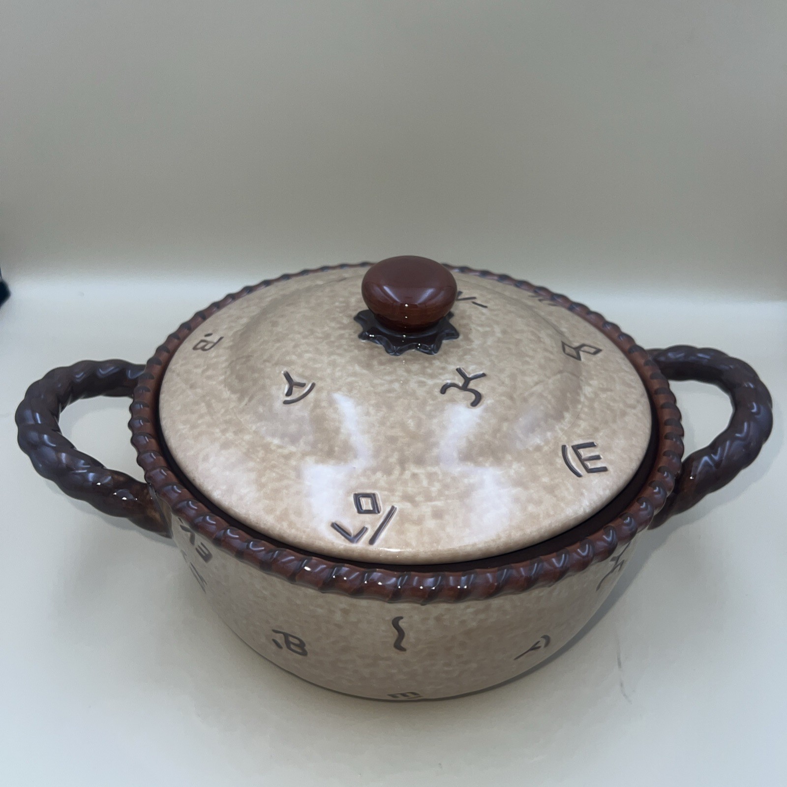 Montana Lifestyles Branded Covered Casserole Dish vegetable bowl handles lid