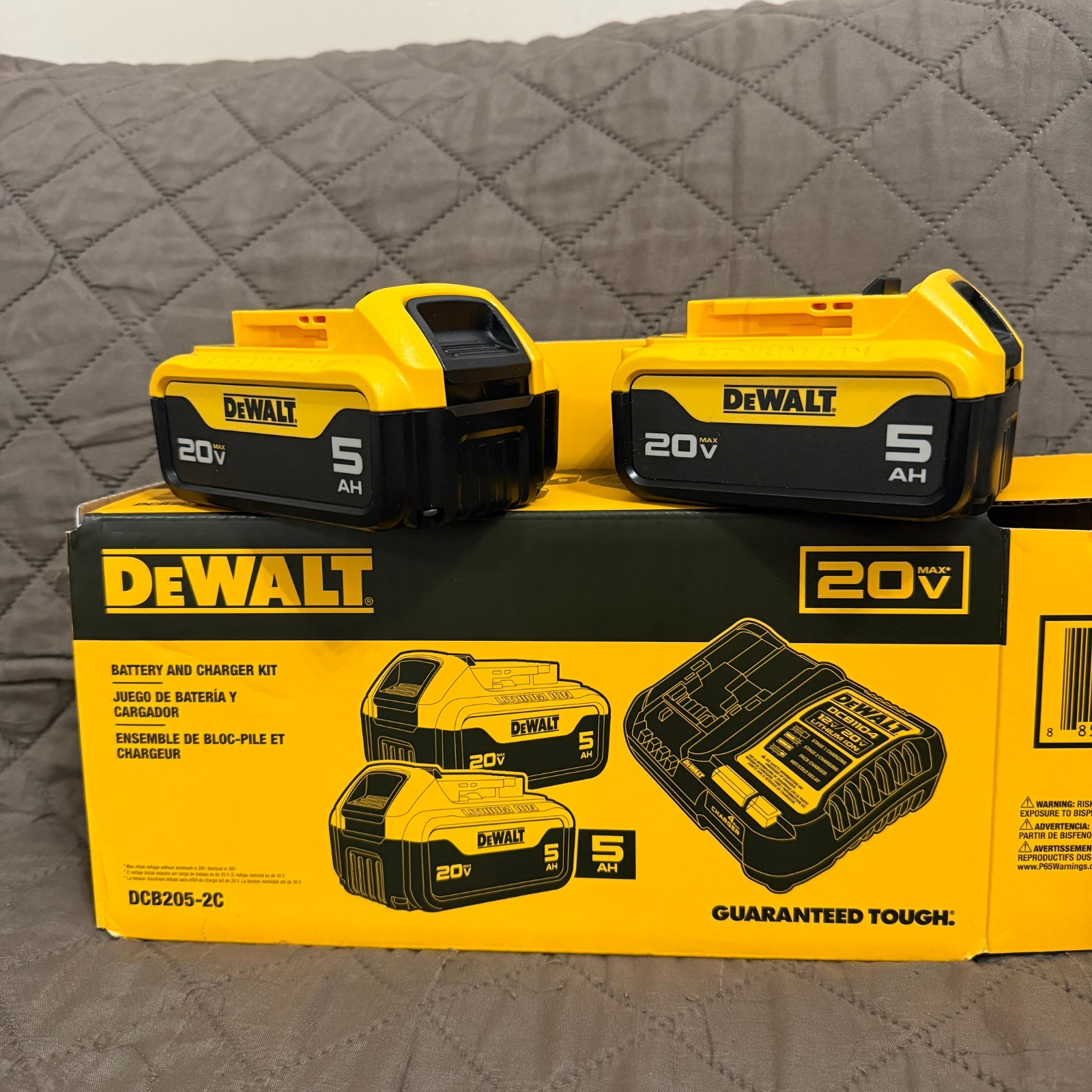 2 Pack DEWALT DCB205 20V Max XR 5.0Ah Lithium-Ion Battery New In Pack USA SELLER