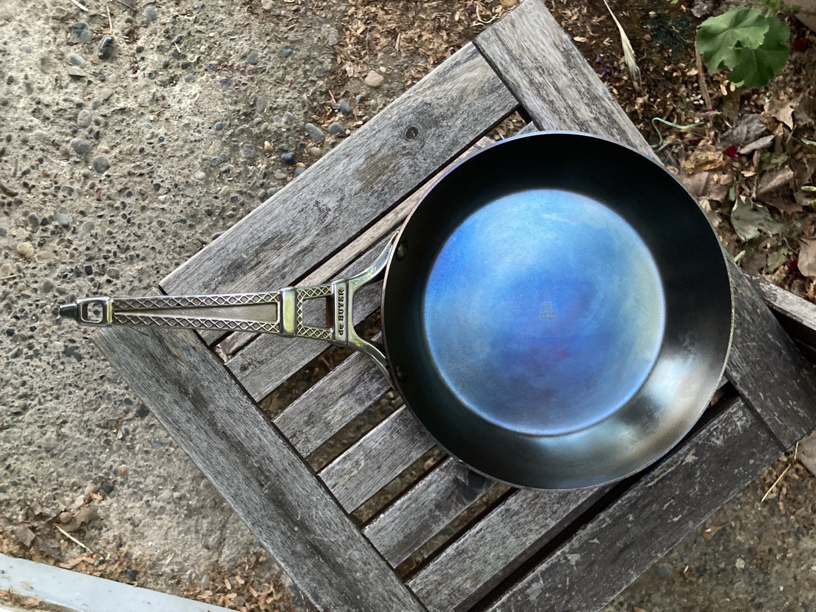 De BUYER Mineral B 9.5 Inch Carbon Steel Mont Bleu Eiffel Handle French Pan