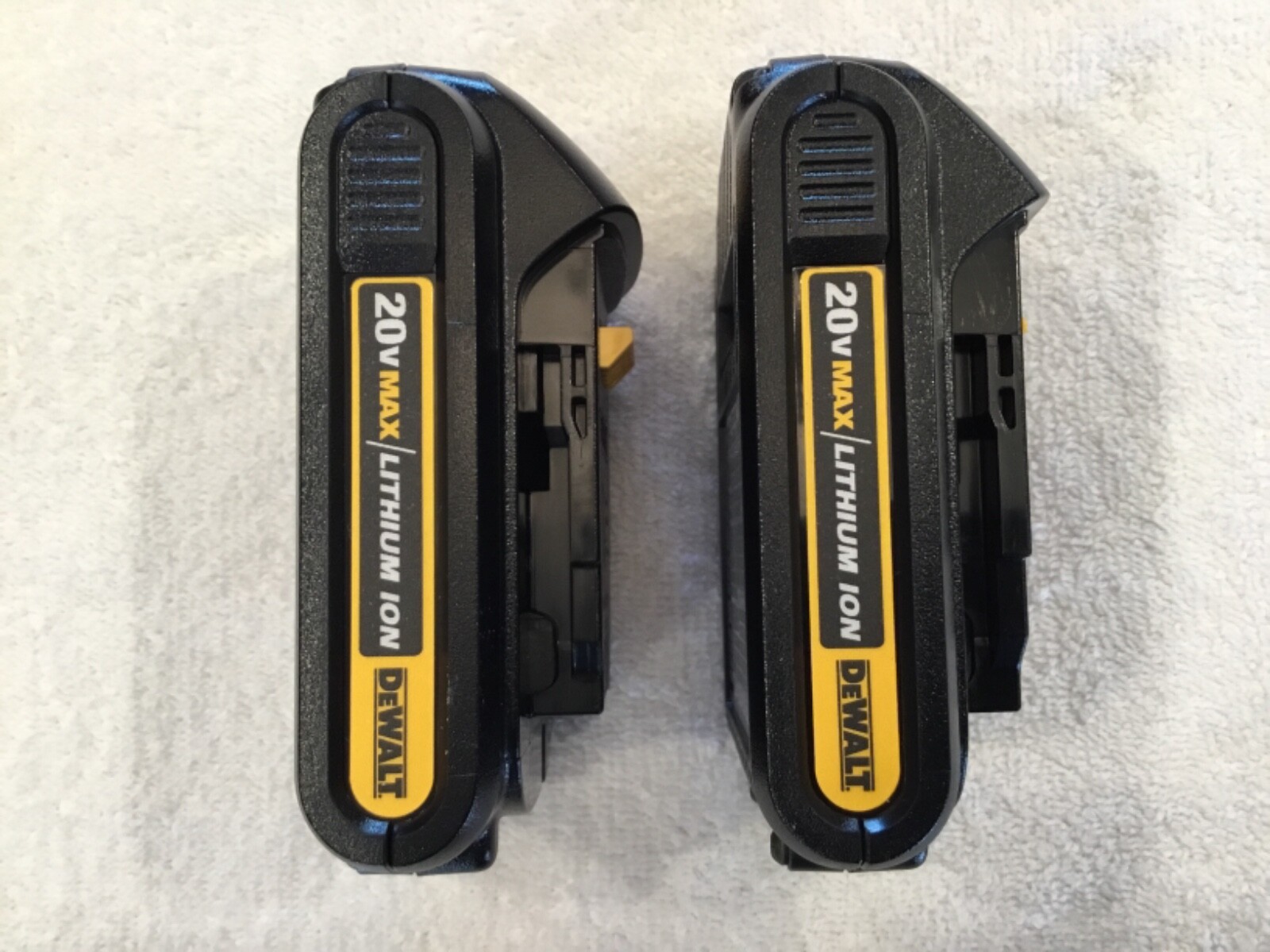 2 New Dewalt DCB201 20V Max Batteries 1.5Ah Lithium Ion Li-Ion Genuine DCB201-2