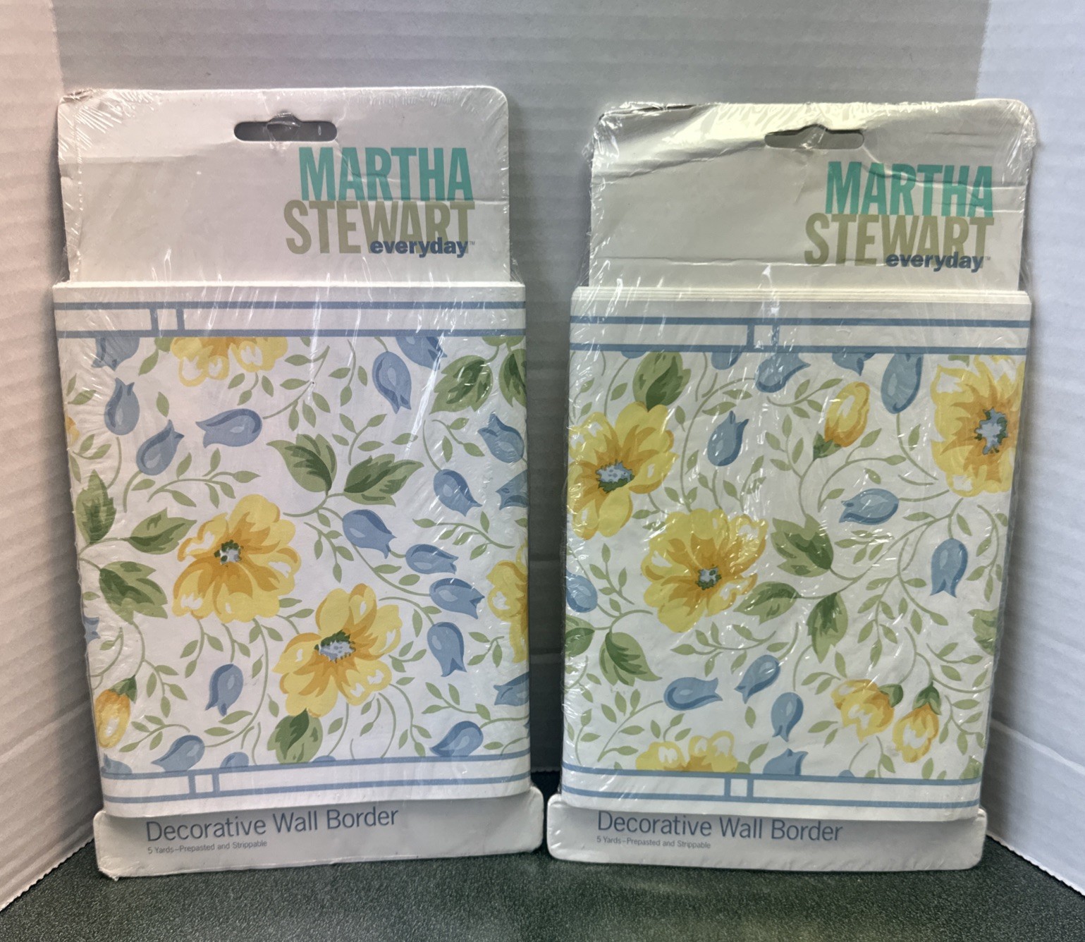 Martha Stewart “Flower Basket” Yellow, Blue Flowers Wall Border – 6.75 in x 5 yd