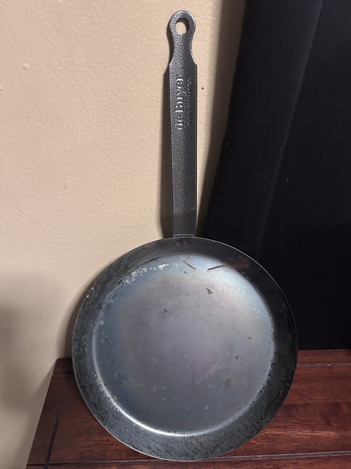 de Buyer Mineral B Classic Carbon Steel Cree Pan 9.5” It Has Some Rust Spots