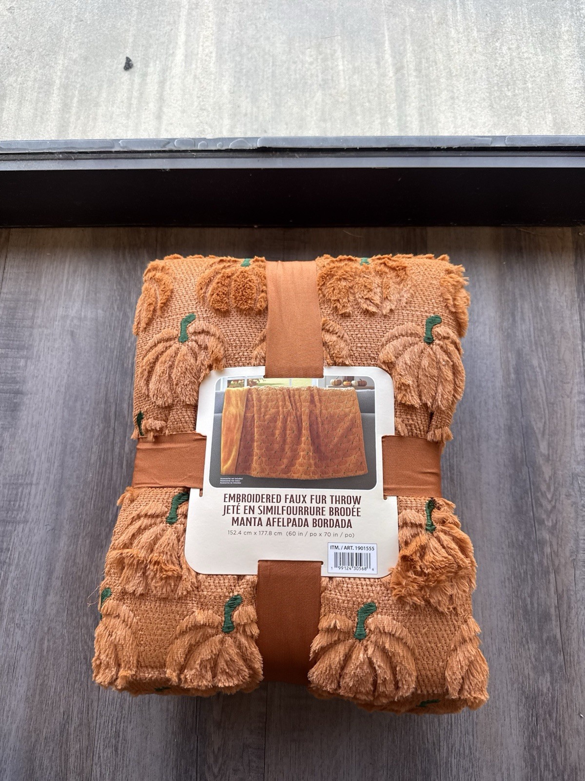 NWT Costco Halloween Faux Fur Throw Blanket – Orange Pumpkin