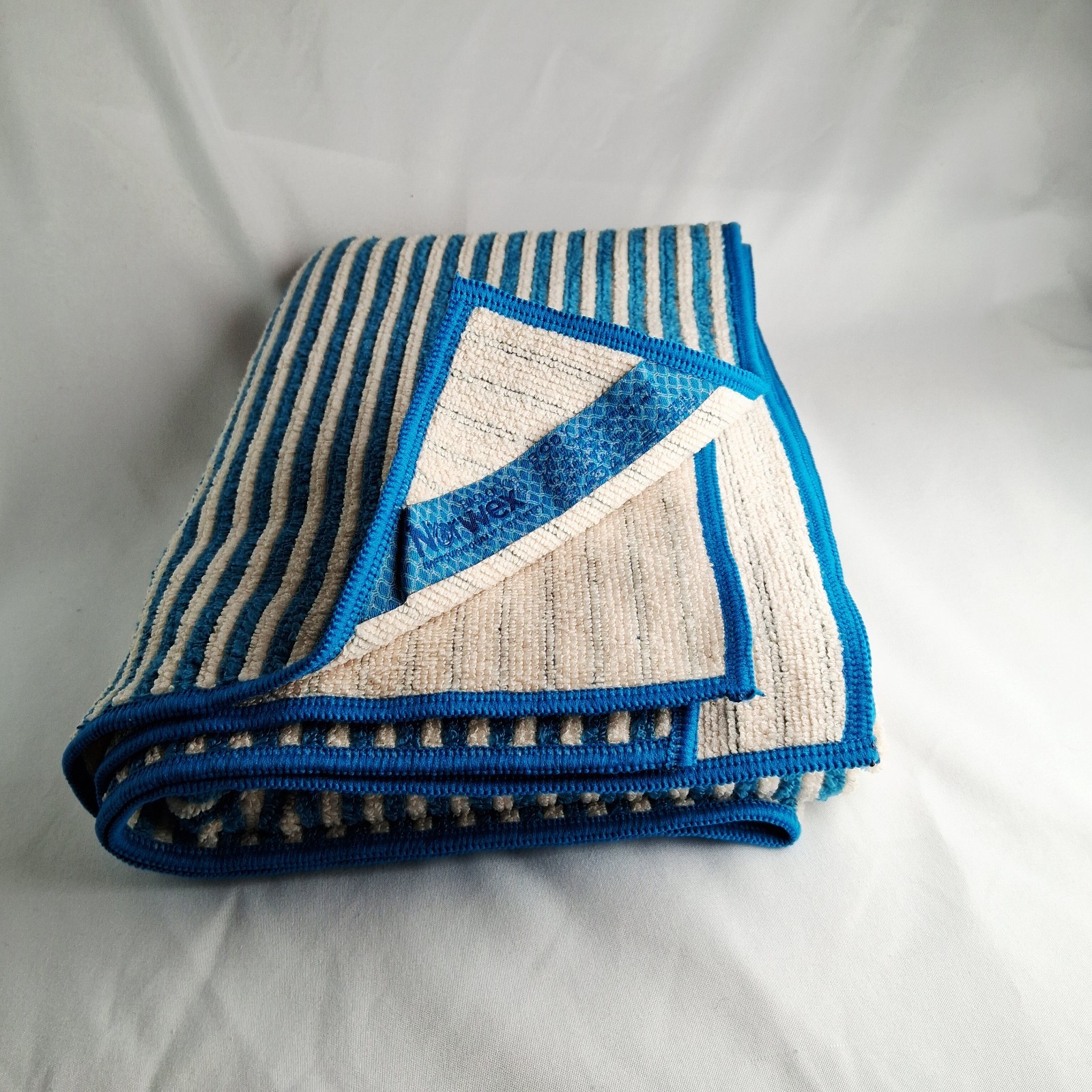NORWEX Baclock Body Bath Towels Full Size 52” X 27” Vanilla / Teal Striped