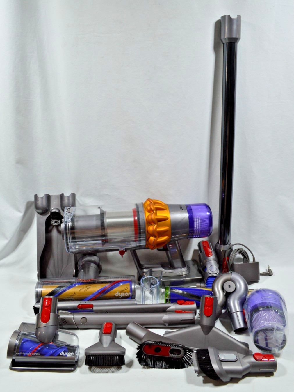 NWOB! Dyson V15 Cordless Stick Vacuum Cleaner w/ Accessories *SEE PICS*