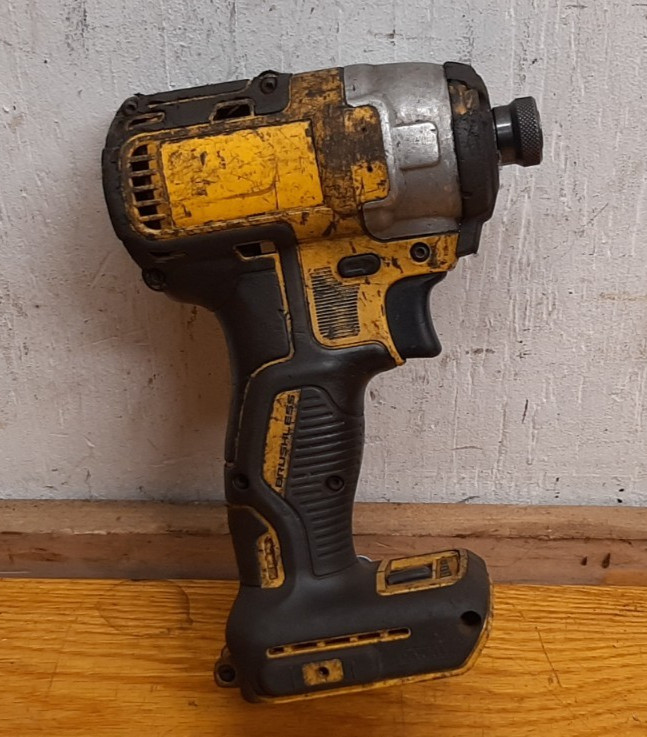 DEWALT DCF887B 20V Impact Driver – Black/Yellow (Tool Only) R