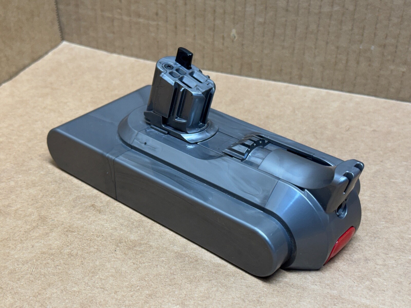 DYSON V15 OUTSIZE – SV47 / SV22 GENUINE OEM 3600mAh CLICK IN LI-ION BATTERY