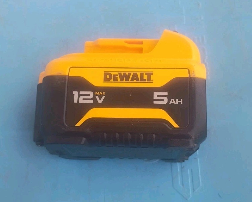 DEWALT DCB126 12v 5AH (Light Usage, Mint)