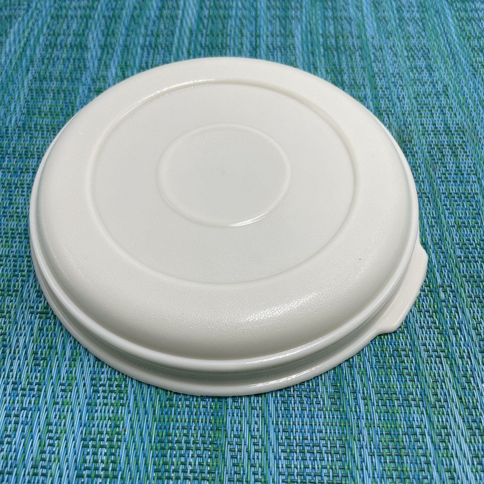 Rubbermaid Servin Saver – Replacement Lid – #2 – Almond – Round – Lid Only