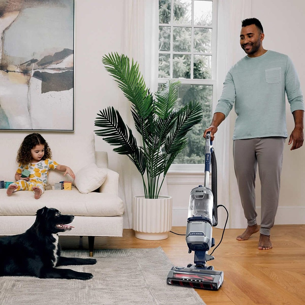 Shark UV900 Pet Performance Plus Lift-Away Upright Vacuum
