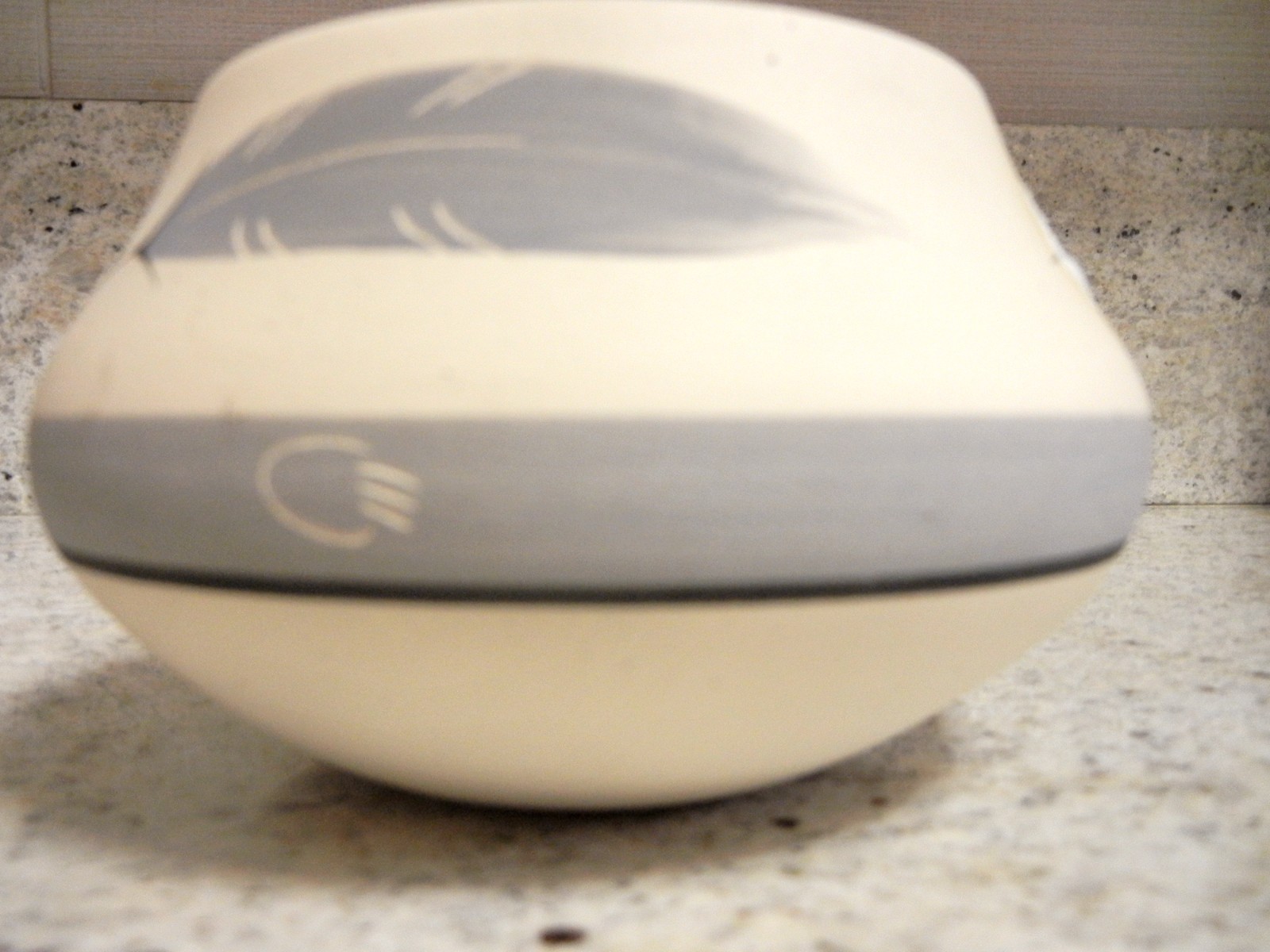 American SW Indian Feather Motif hand-painted & signed pottery vase bowl Unused