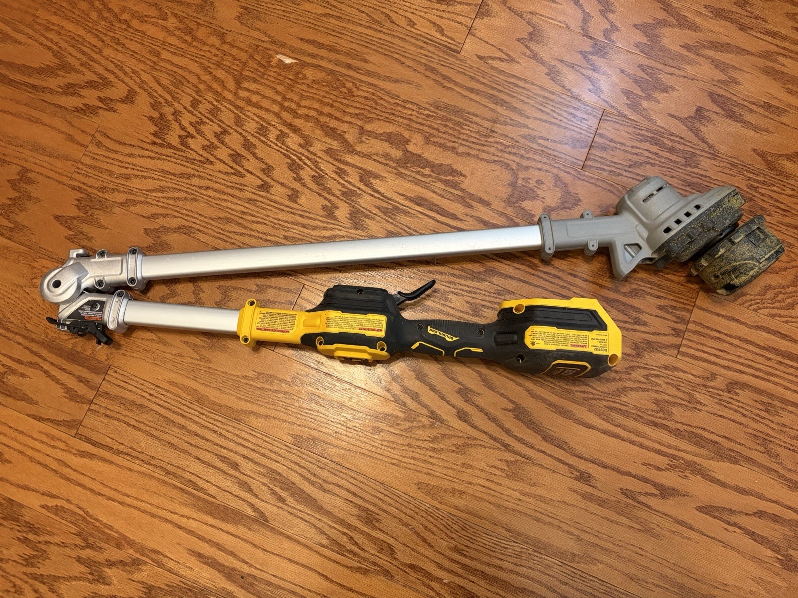PARTS OR REPAIR – DEWALT DCST922B 20V MAX 14 in. Cordless String Trimmer L Shaft