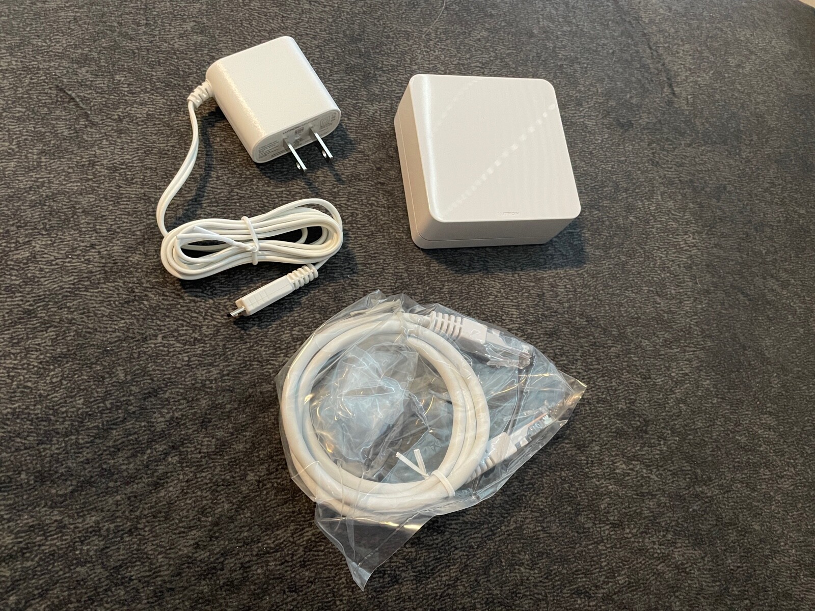 Lutron Caseta Smart Bridge Hub L-BDG2-WH HomeKit/Alexa/Google – NEW