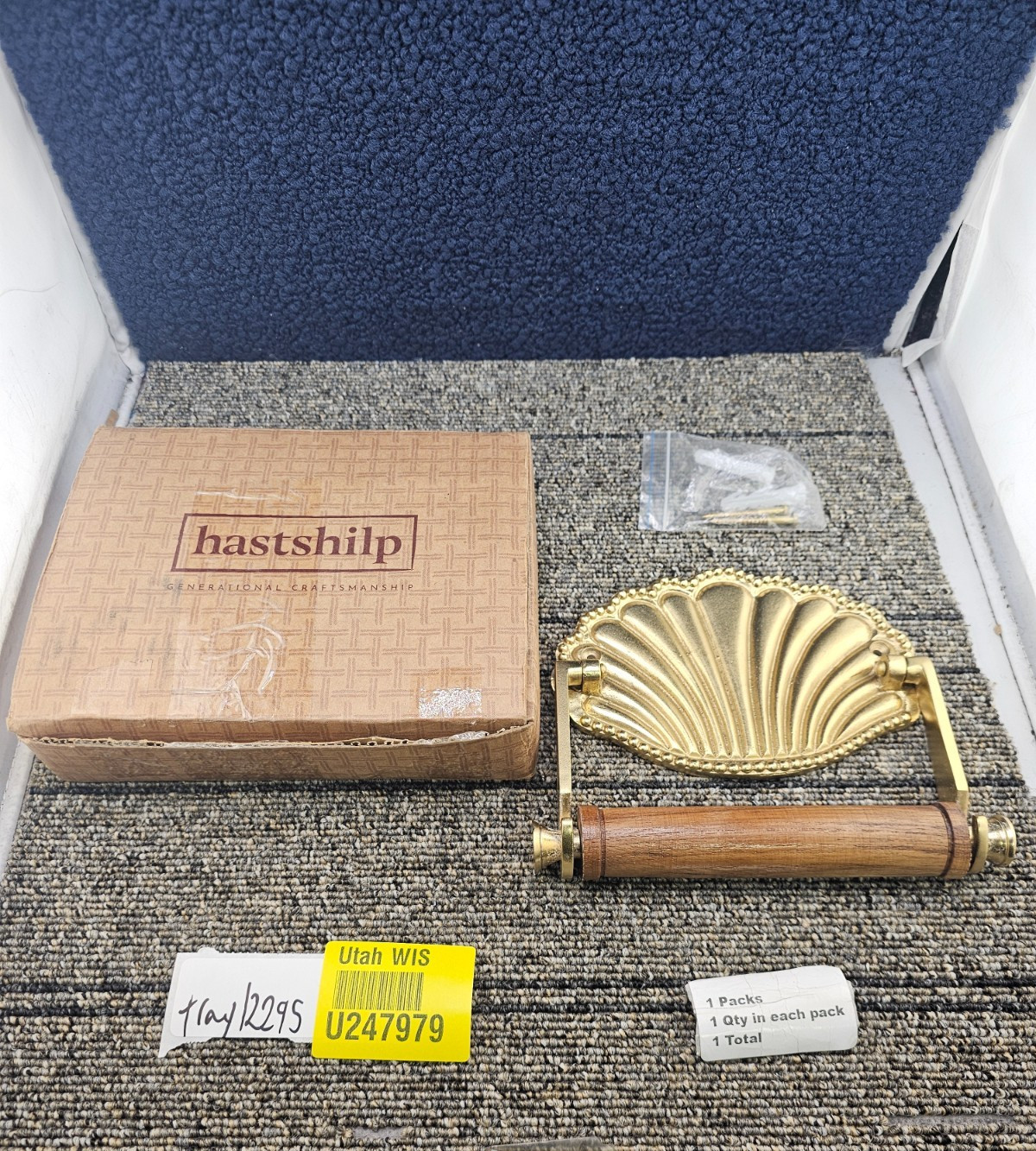 Hastshilp: Shell Brass Wall-Mounted Toilet Roll Holder Assembly 5-1/2″ x 6-1/4″