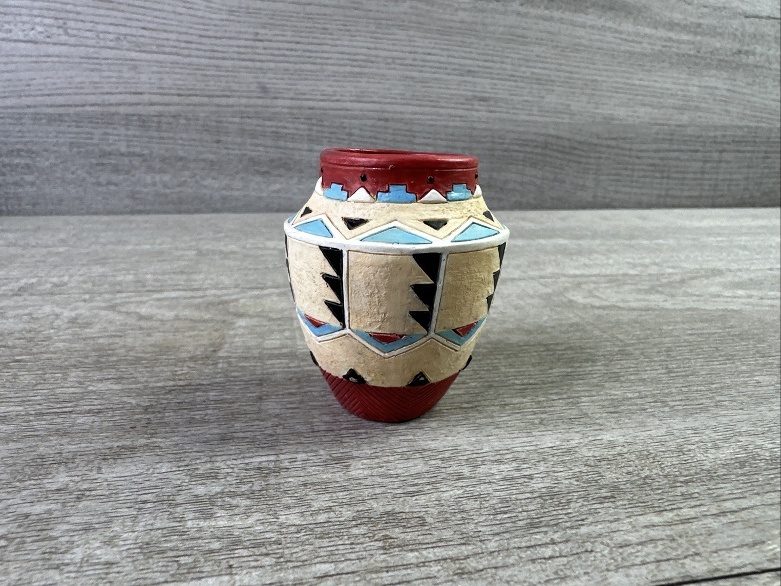 Unbranded 2” Resin Home Decor Painted Native Pot W/ Figurine Peeking out Top
