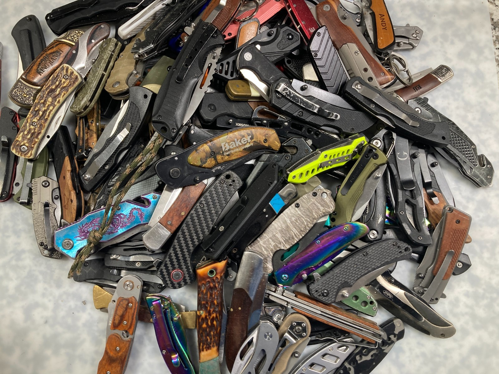Lot of 20 Manual Open Knives