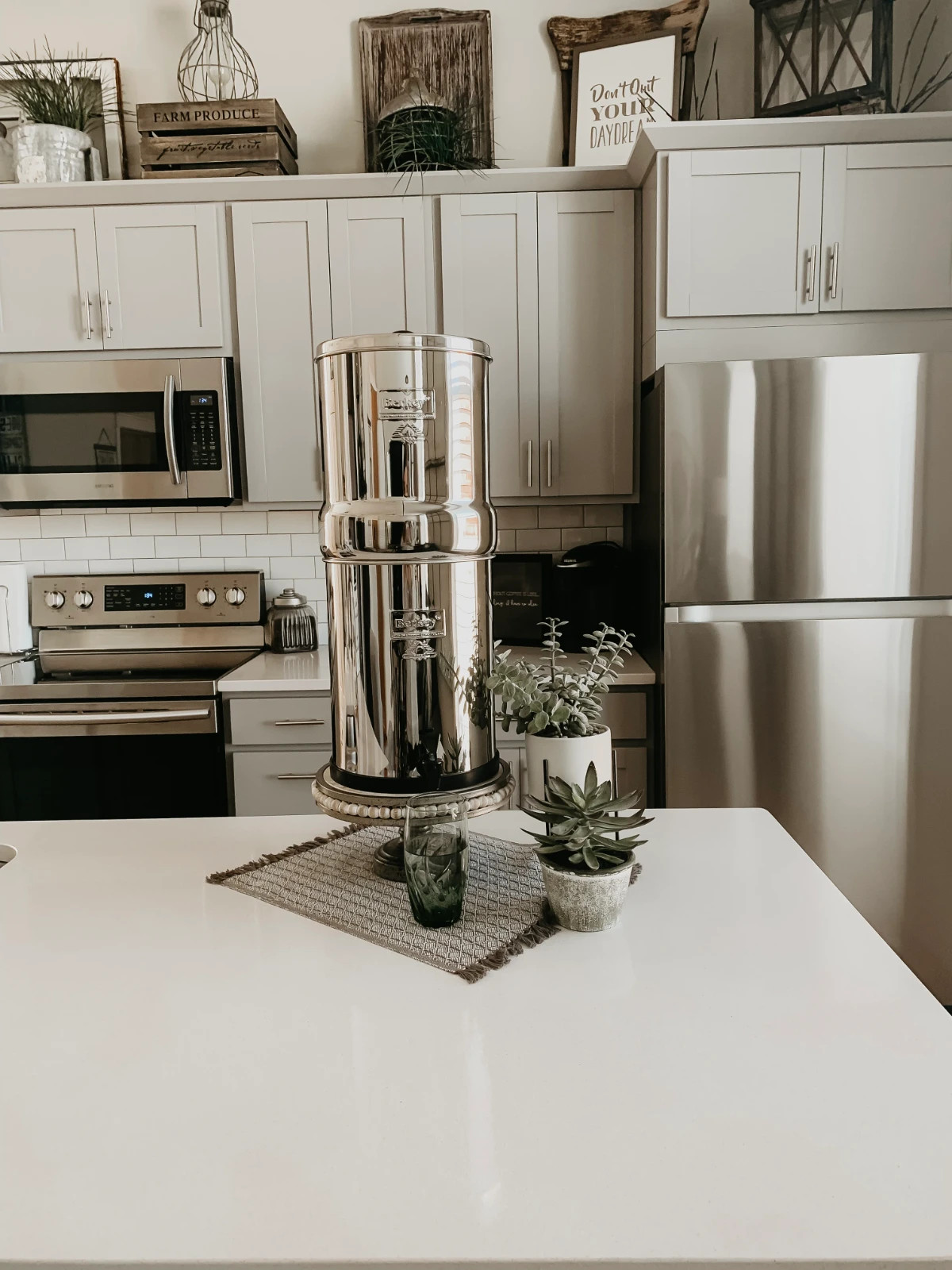 Berkey Water Filter System with 2 Boroux Foundation Black Filters and Stand
