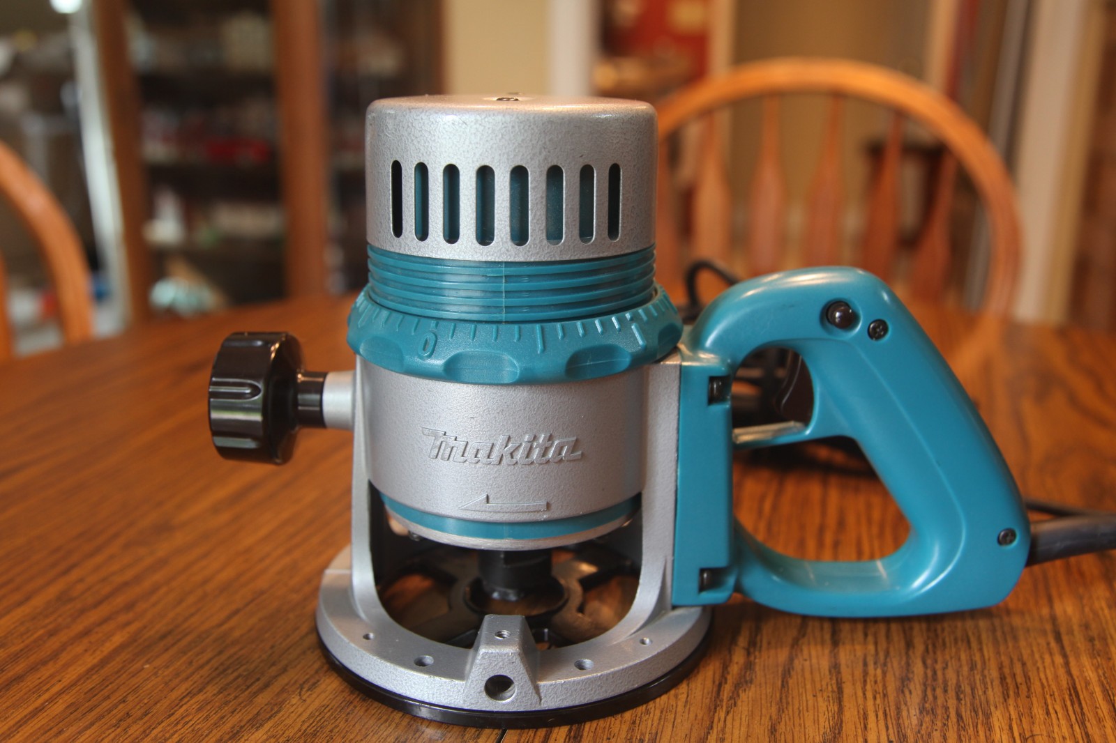 Makita 3601B 115v 8.5 amp D-handle Router 1/2″ Chuck 23000 RPM