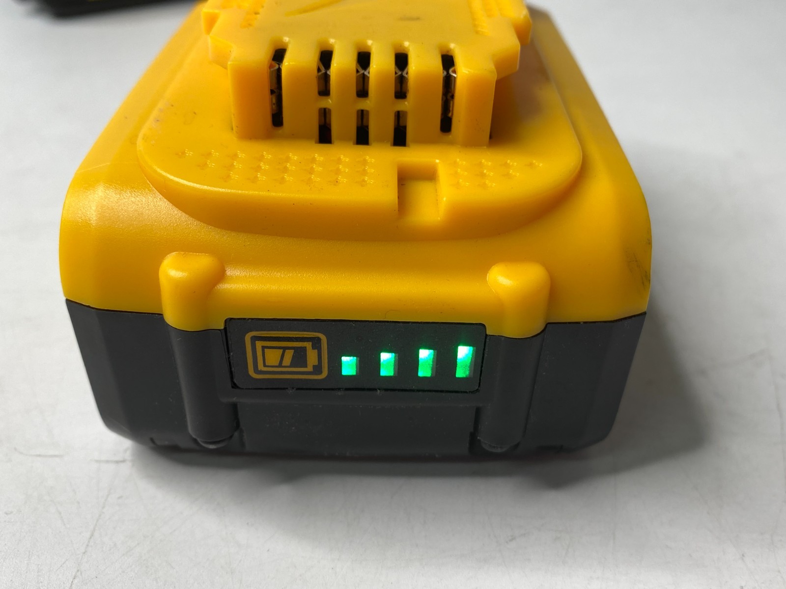 Lot of 2 FOR DEWALT 20V 8.0 AH 144Wh Lithium-Ion Rechargeable Battery W/ Charger