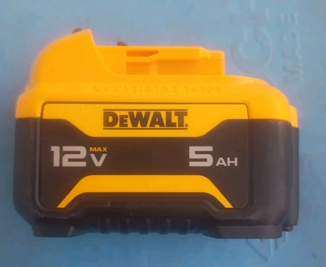 DEWALT DCB126 12v 5AH (Light Usage, Mint)
