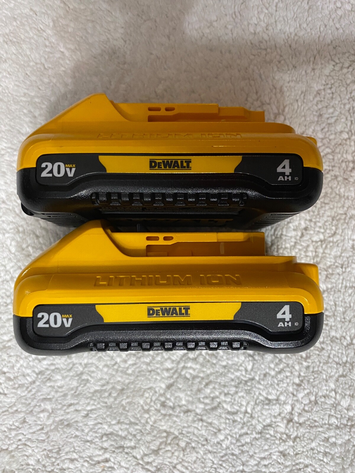 2 New Dewalt 20V Volt Max DCB240 4.0Ah Lithium Ion Batteries Li-ion DCB240-2