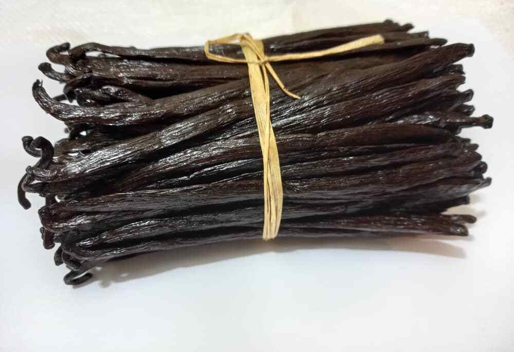 Fresh Organic Vanilla Beans Grade A 5′- 8′ – Bulk Vanilla Pods and Vanilla Cuts.