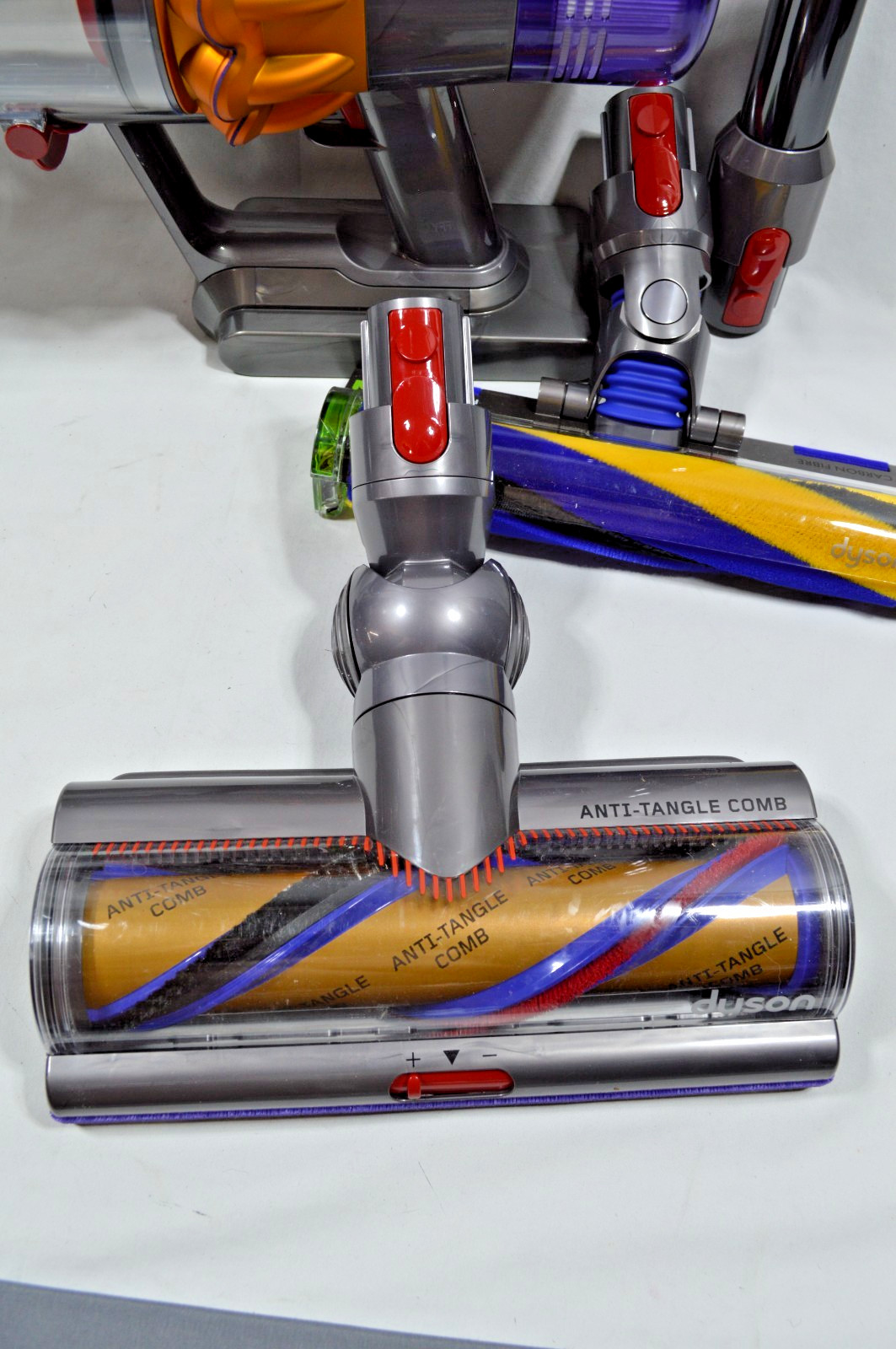 NWOB! Dyson V15 Cordless Stick Vacuum Cleaner w/ Accessories *SEE PICS*