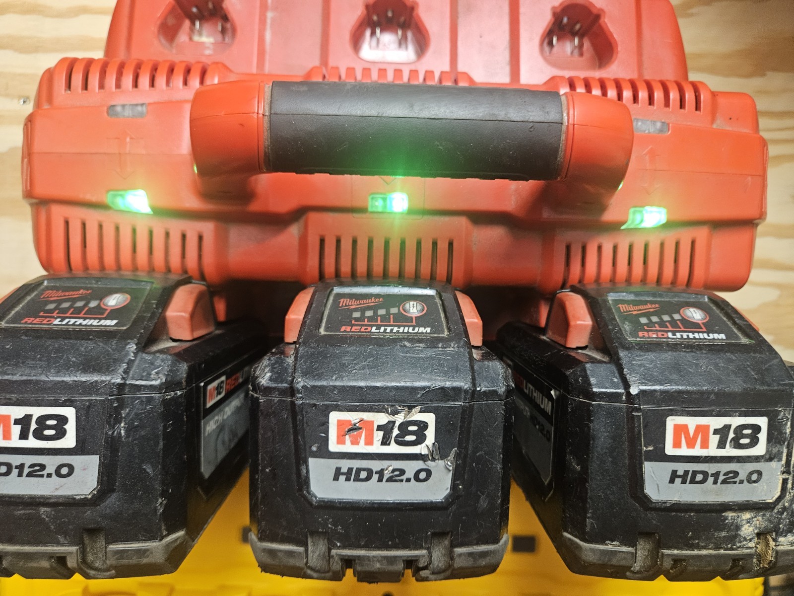 Milwaukee M18 High Output 18V Lithium Ion 12.0Ah Battery (48-11-1812)