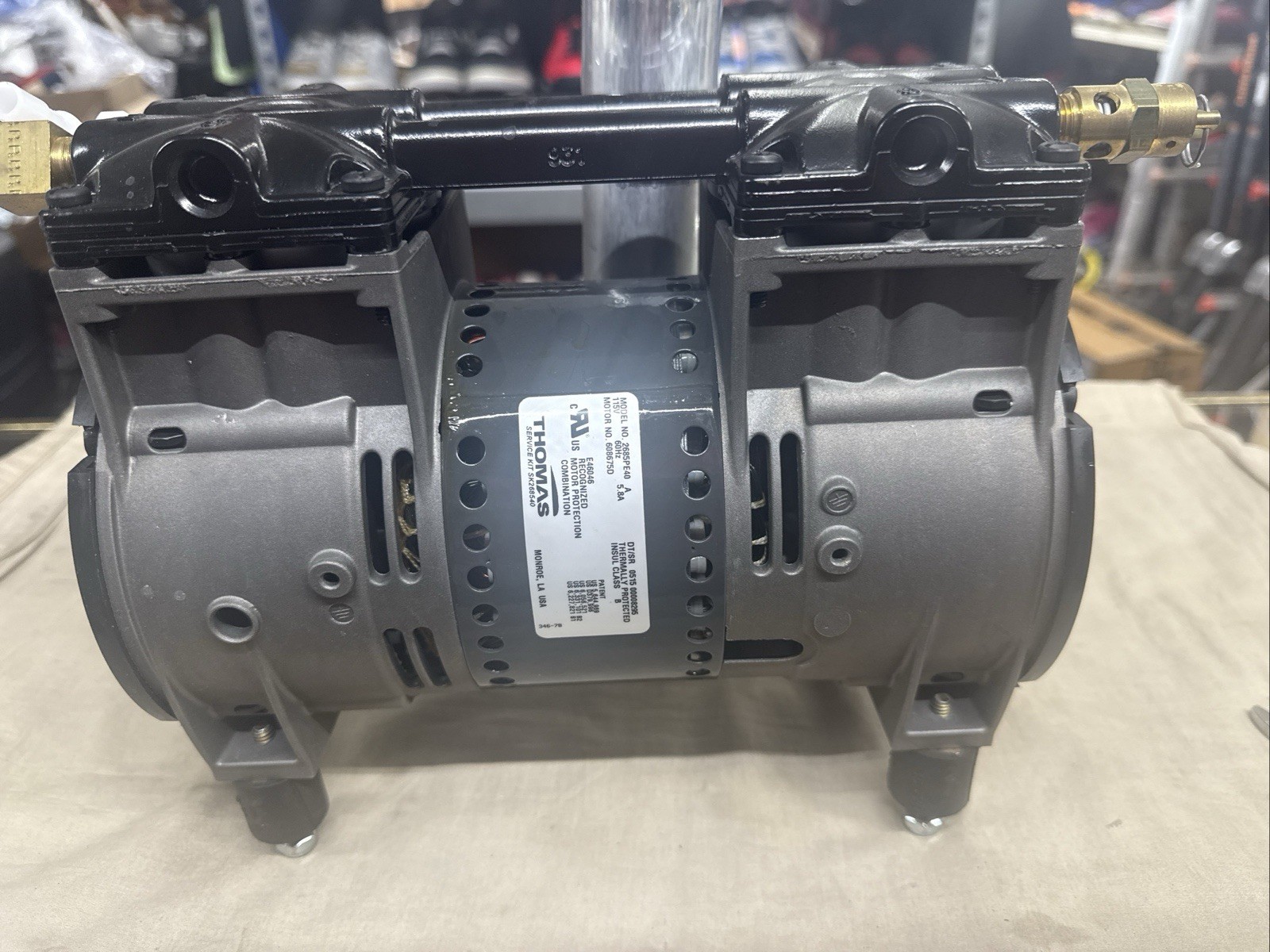 THOMAS 2685PE40 AIR VENDING COIN OPERATED TIRE INFLATION COMPRESSOR 115v 5.8a