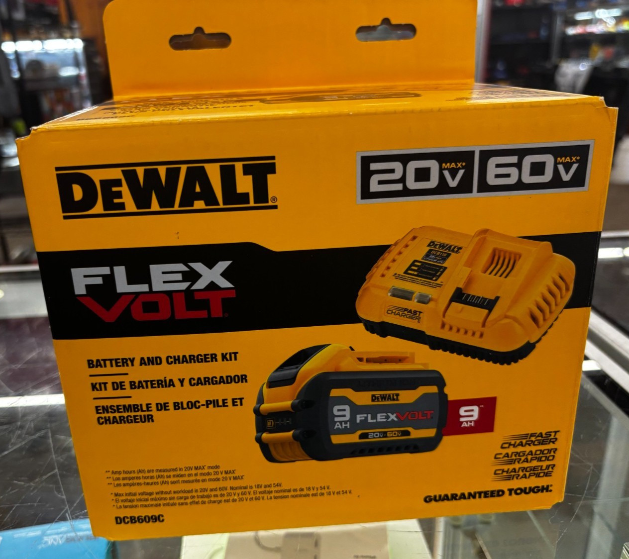 DeWALT 20V/60V MAX FLEXVOLT Lithium-Ion 9Ah Battery & Fast Charger Kit DCB609C